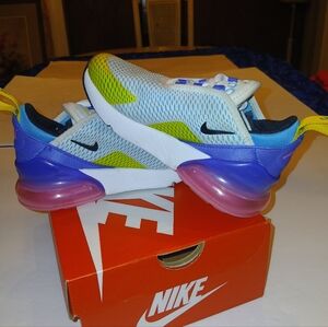 🟩Nike Air max🟦 270 size 11.5c